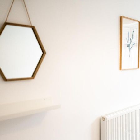 The Lookout, Modern Home From Home, Sleeps 5, With Private Parking & Outside Terrace St Ives Екстериор снимка