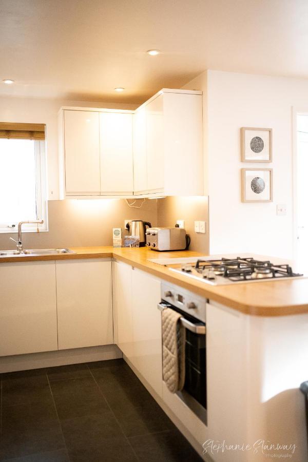 The Lookout, Modern Home From Home, Sleeps 5, With Private Parking & Outside Terrace St Ives Екстериор снимка