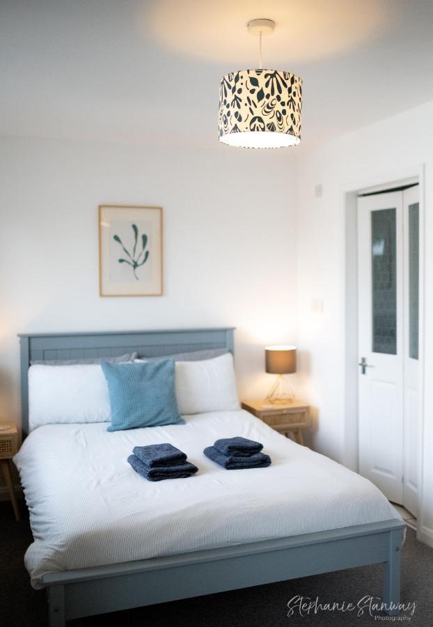 The Lookout, Modern Home From Home, Sleeps 5, With Private Parking & Outside Terrace St Ives Екстериор снимка