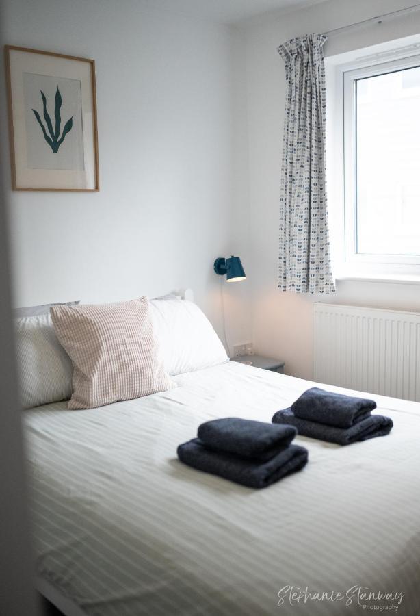 The Lookout, Modern Home From Home, Sleeps 5, With Private Parking & Outside Terrace St Ives Екстериор снимка